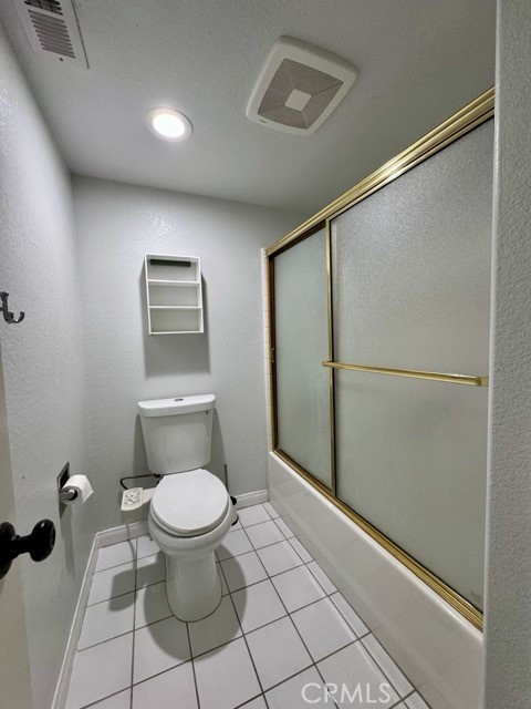 42140 Lyndie Lane, Unit 24 Temecula, CA 92591 - Photo 26 of 35 a bathroom with a toilet and a shower