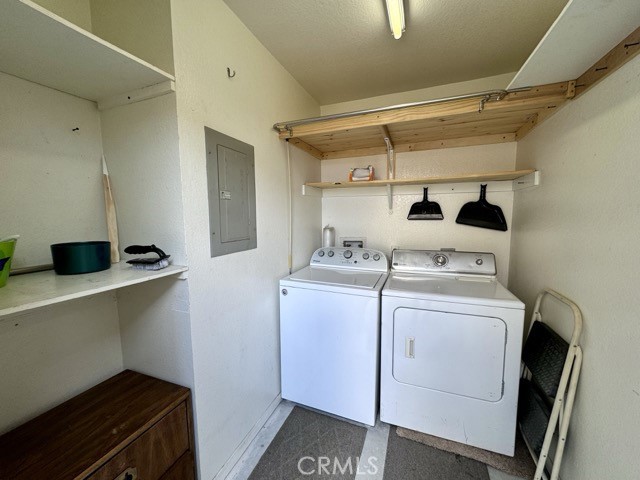 42140 Lyndie Lane, Unit 24 Temecula, CA 92591 - Photo 30 of 35 a utility room with dryer and washer