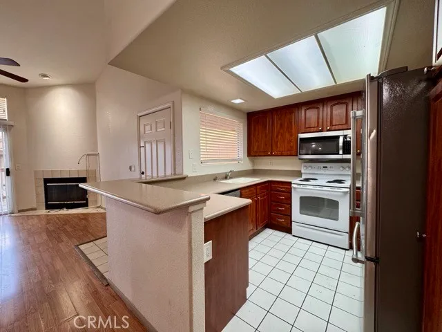 $2,095 | 42140 Lyndie Lane, Unit 24, Temecula, CA 92591