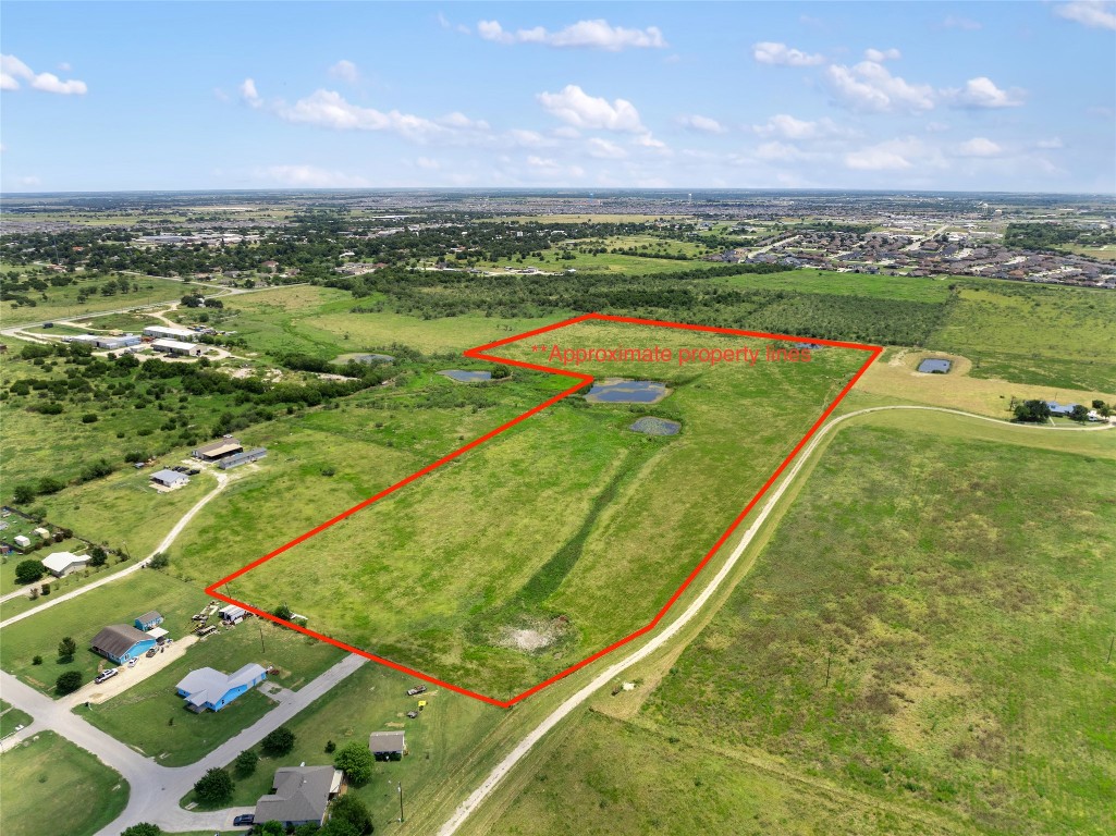 1775 County Road 305 Jarrell, TX 76537 - Photo 2 of 11 a view of a tennis court