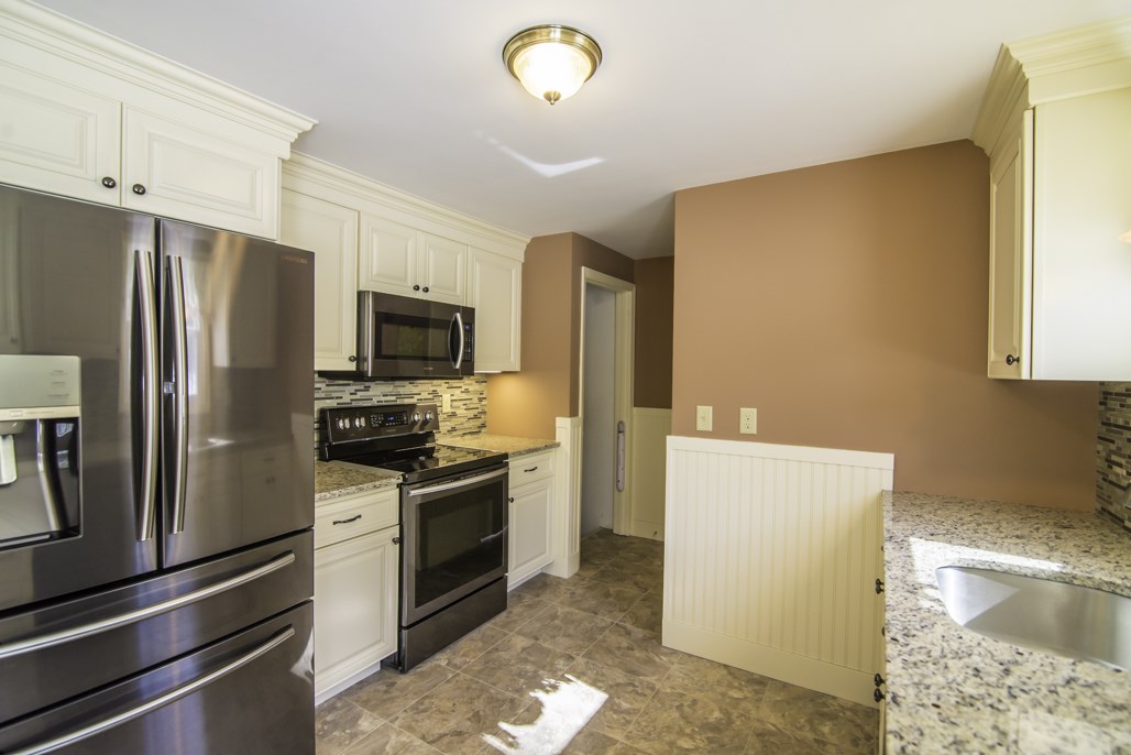 24 R Juniper Road Derry, NH 03038 - Photo 3 of 15