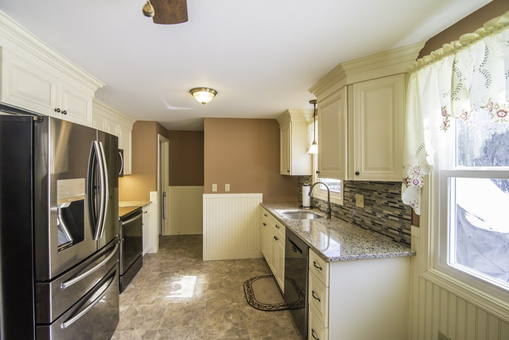 24 R Juniper Road Derry, NH 03038 - Photo 4 of 15