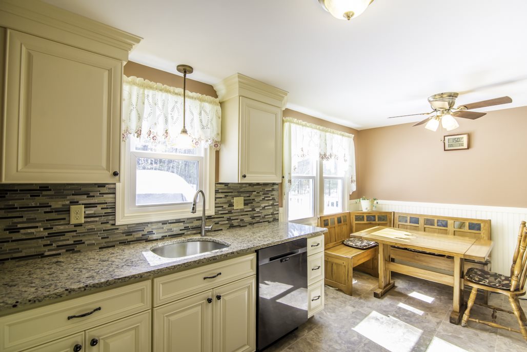 24 R Juniper Road Derry, NH 03038 - Photo 7 of 15