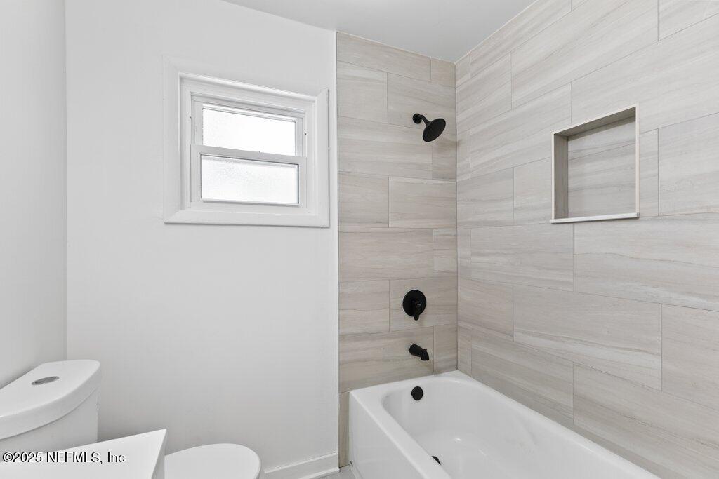 2389 Hilly Road Jacksonville, FL 32208 - Photo 13 of 35 Bathroom 1