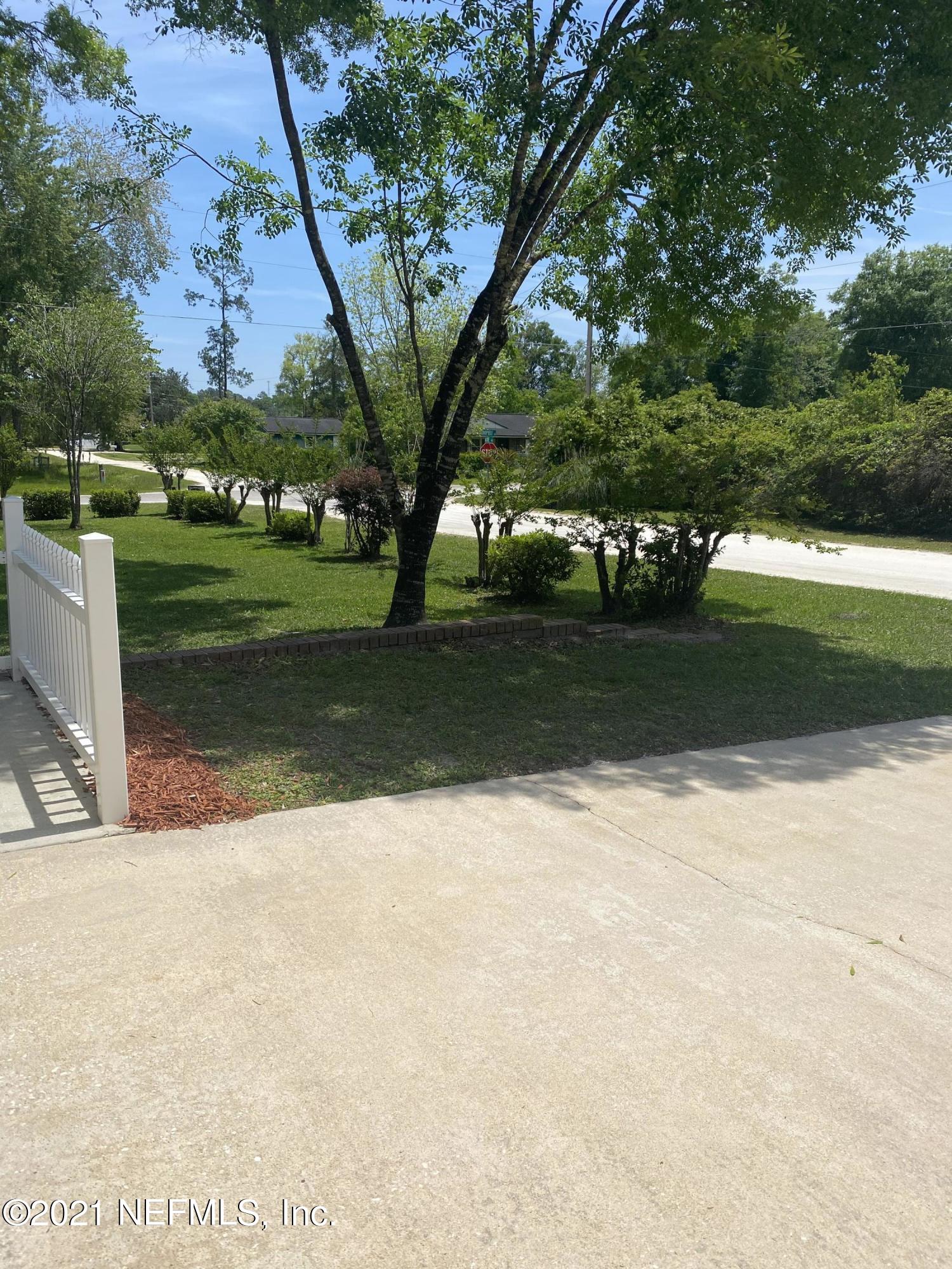 5983 Acre Road Macclenny, FL 32063 - Photo 5 of 46 Front driveway