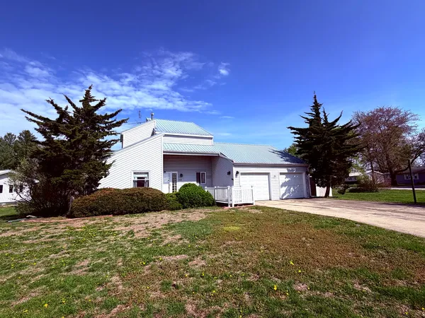 $129,900 | 408 East Croan Street, Irvington, IL 62848