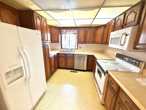 $129,900 | 408 East Croan Street, Irvington, IL 62848