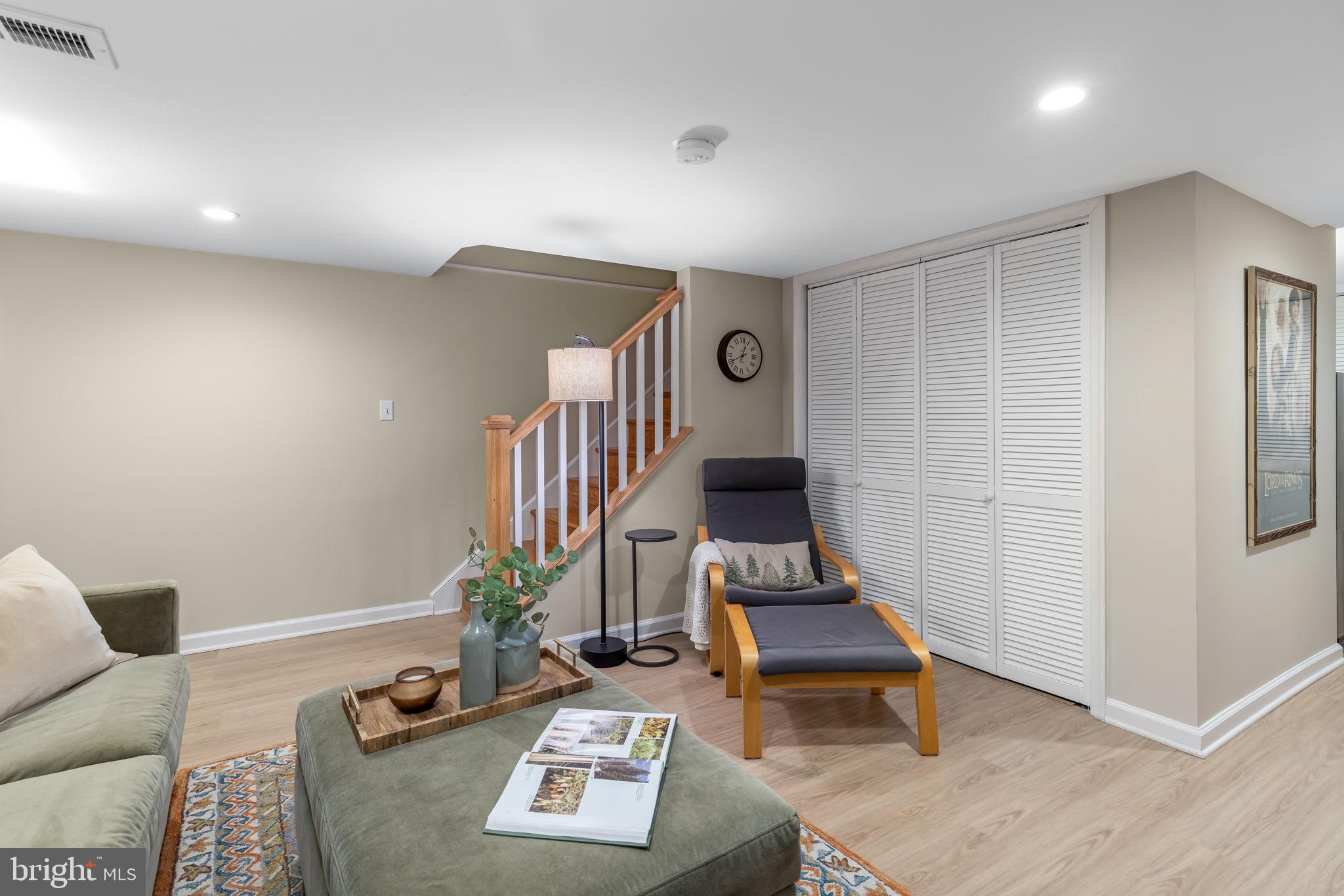 4225 32nd Road South Arlington, VA 22206 - Photo 29 of 36 a living room with furniture