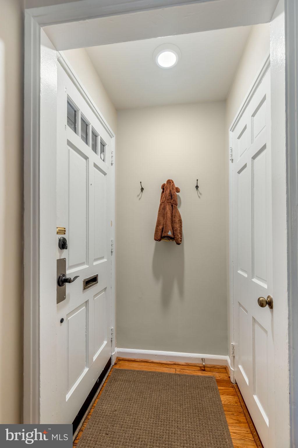 4225 32nd Road South Arlington, VA 22206 - Photo 9 of 36 a view of walk in closet