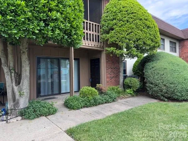 $210,000 | 427 6th Avenue West, Unit A12, Hendersonville, NC 28739