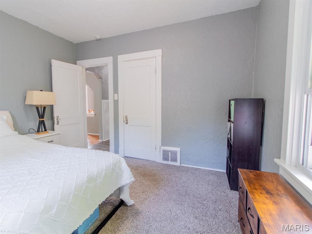 215 Bruce Avenue Ferguson, MO 63135 - Photo 17 of 33