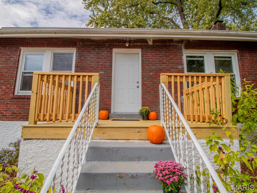 215 Bruce Avenue Ferguson, MO 63135 - Photo 3 of 33