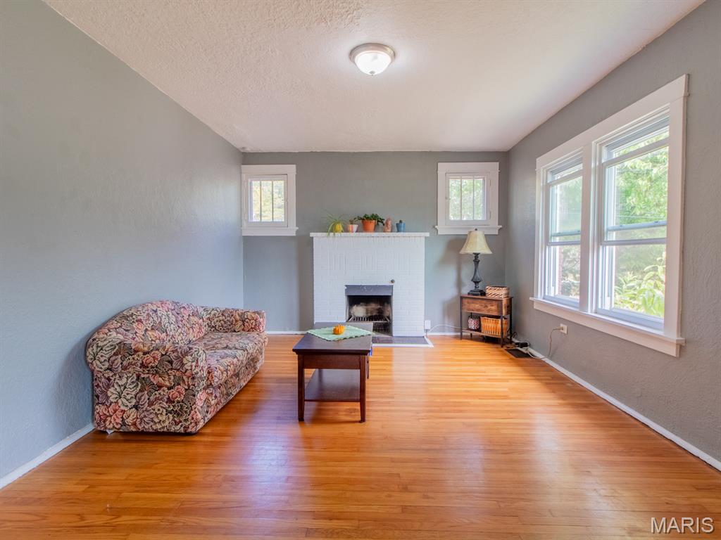 215 Bruce Avenue Ferguson, MO 63135 - Photo 5 of 33