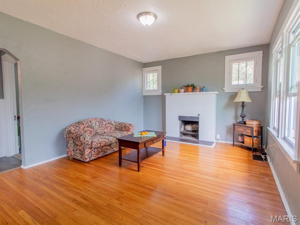 215 Bruce Avenue Ferguson, MO 63135 - Photo 6 of 33