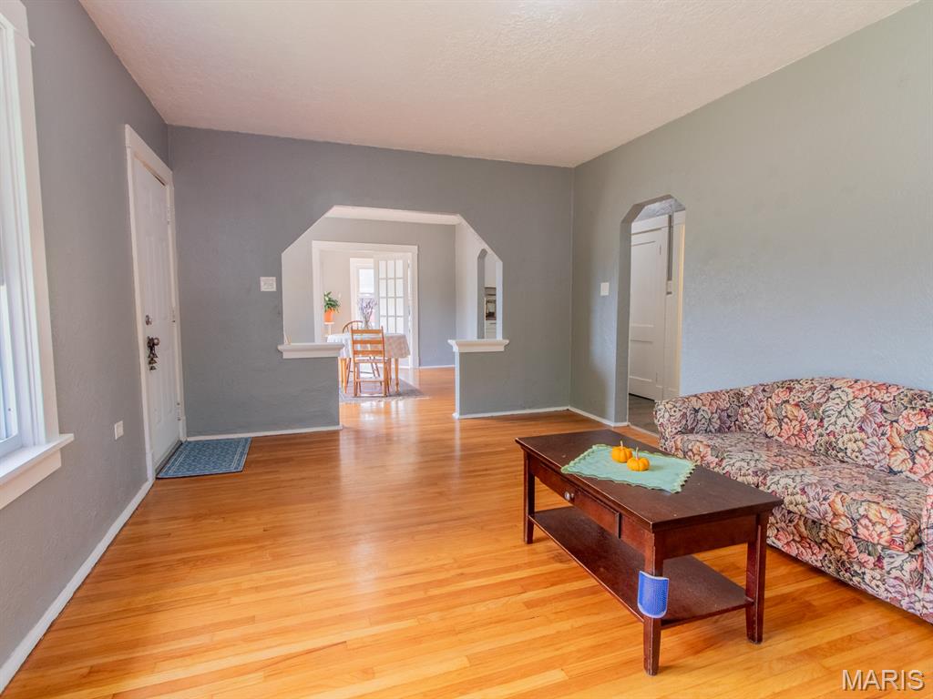 215 Bruce Avenue Ferguson, MO 63135 - Photo 7 of 33