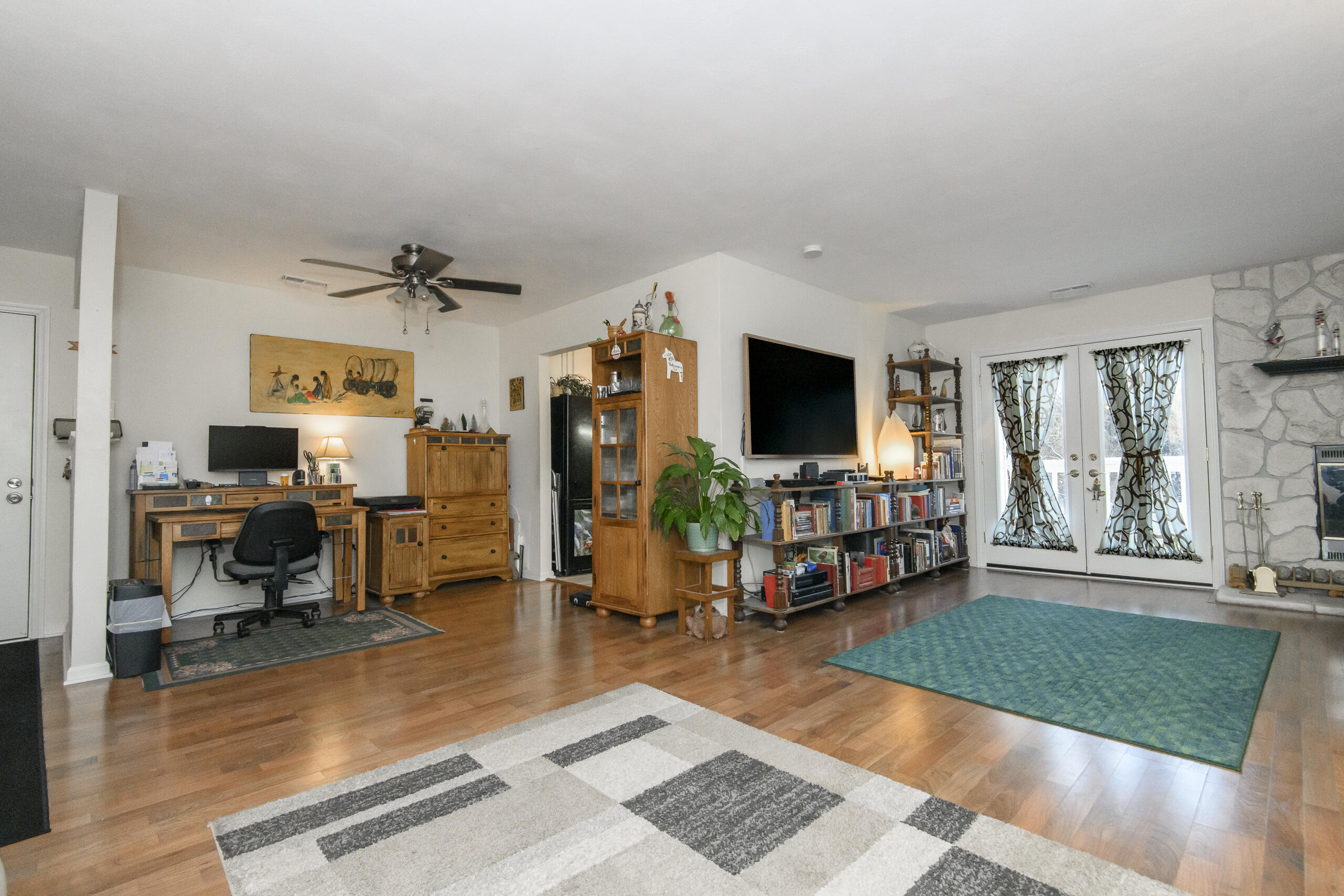 323 Riverview Drive, Unit 4 Delafield, WI 53018 - Photo 12 of 36 Open concept