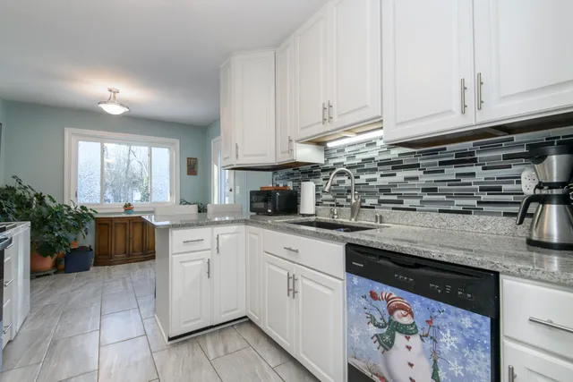 $315,000 | 323 Riverview Drive, Delafield, WI 53018