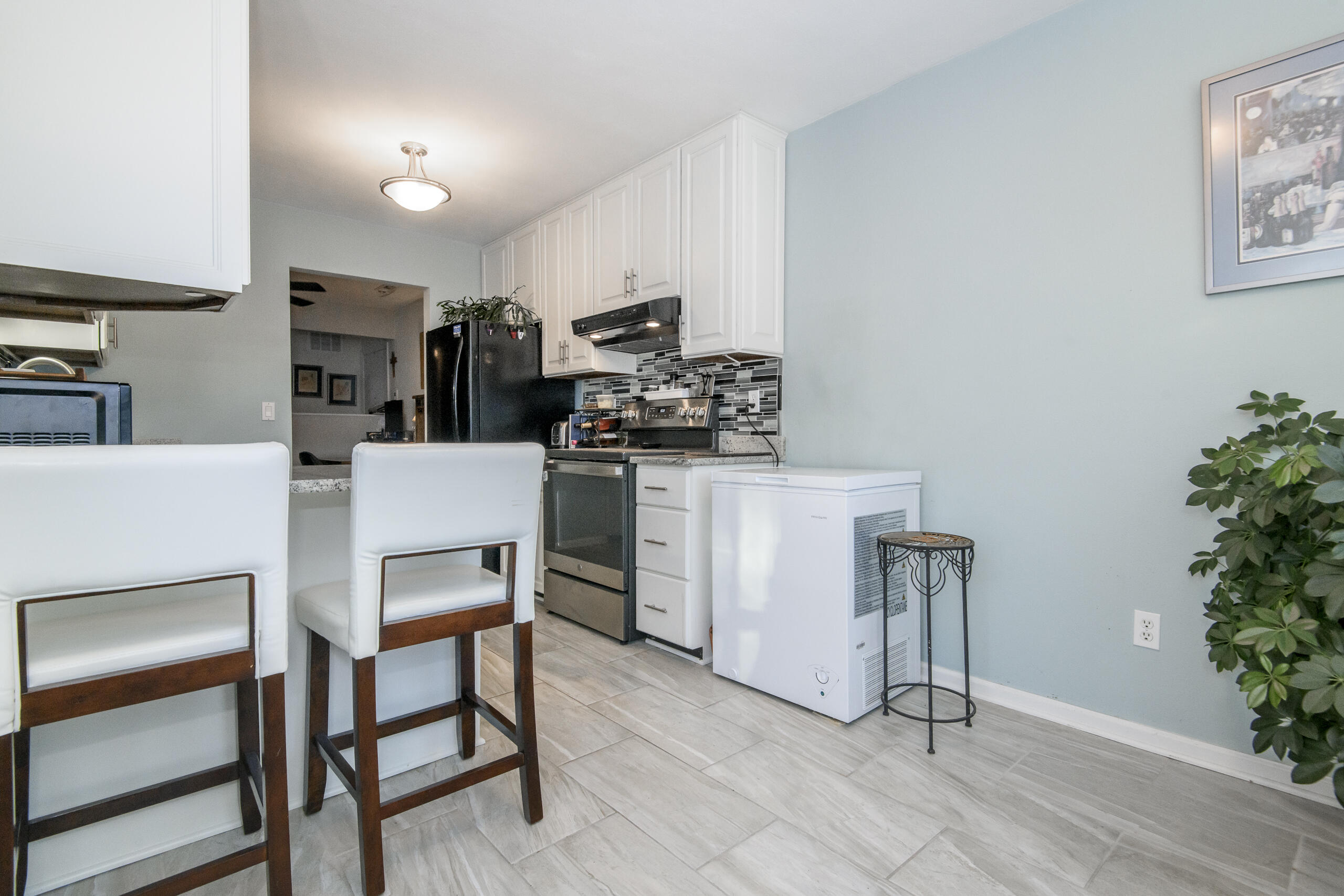 323 Riverview Drive Delafield, WI 53018 - Photo 18 of 36 Kitchen