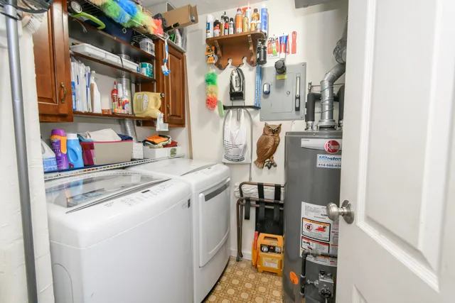 $315,000 | 323 Riverview Drive, Delafield, WI 53018