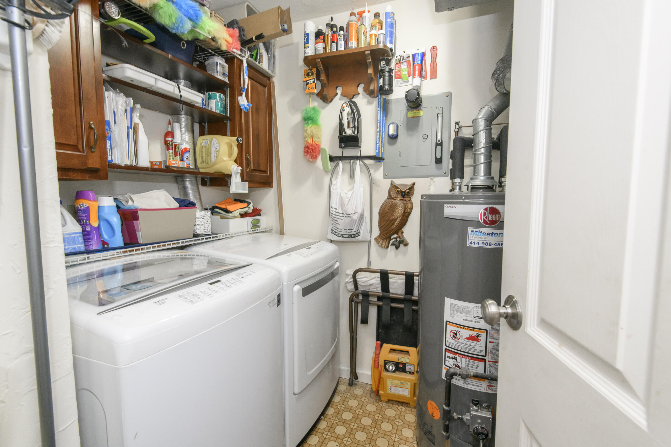 323 Riverview Drive Delafield, WI 53018 - Photo 27 of 36 In unit laudry