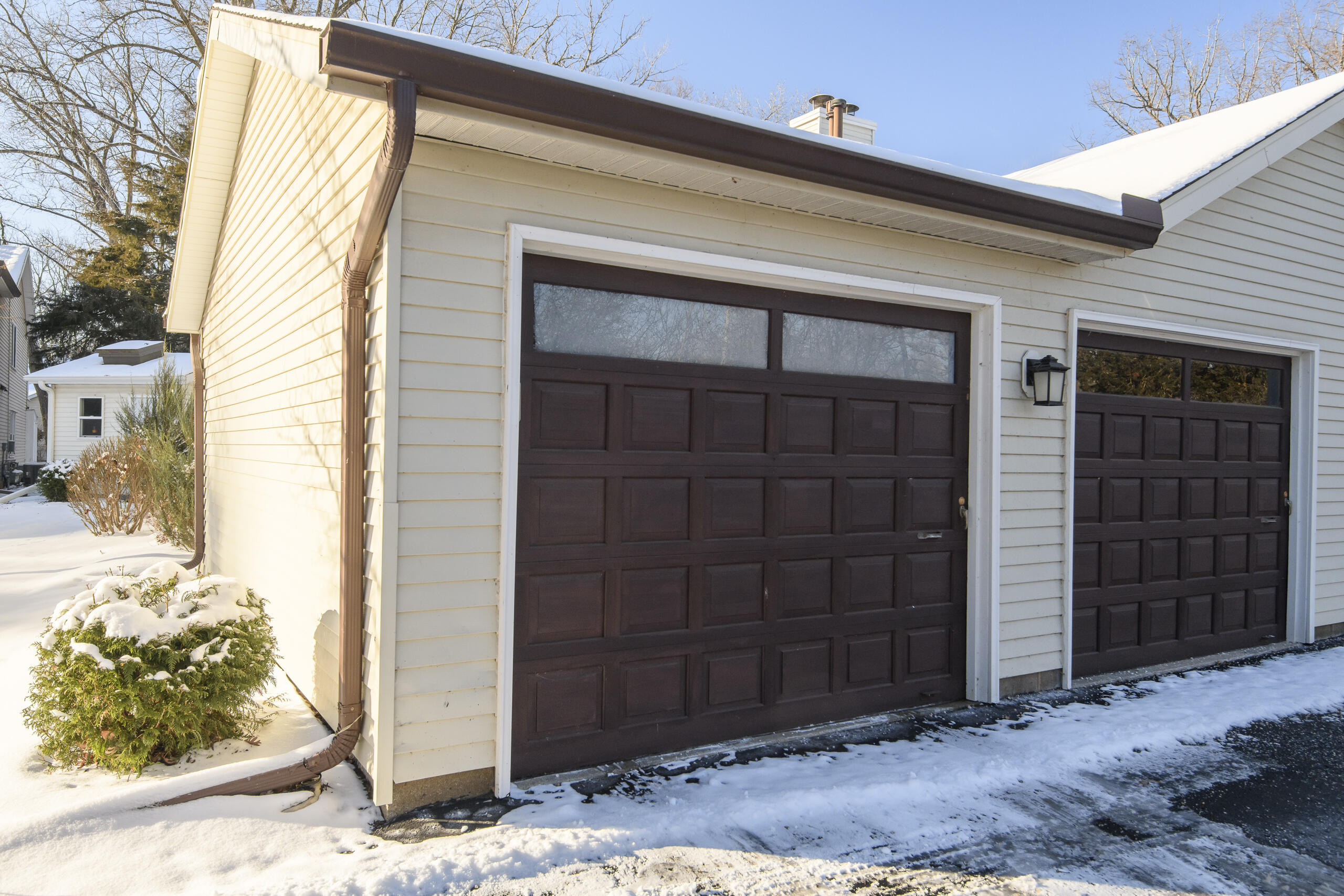 323 Riverview Drive Delafield, WI 53018 - Photo 33 of 36 Garage end door