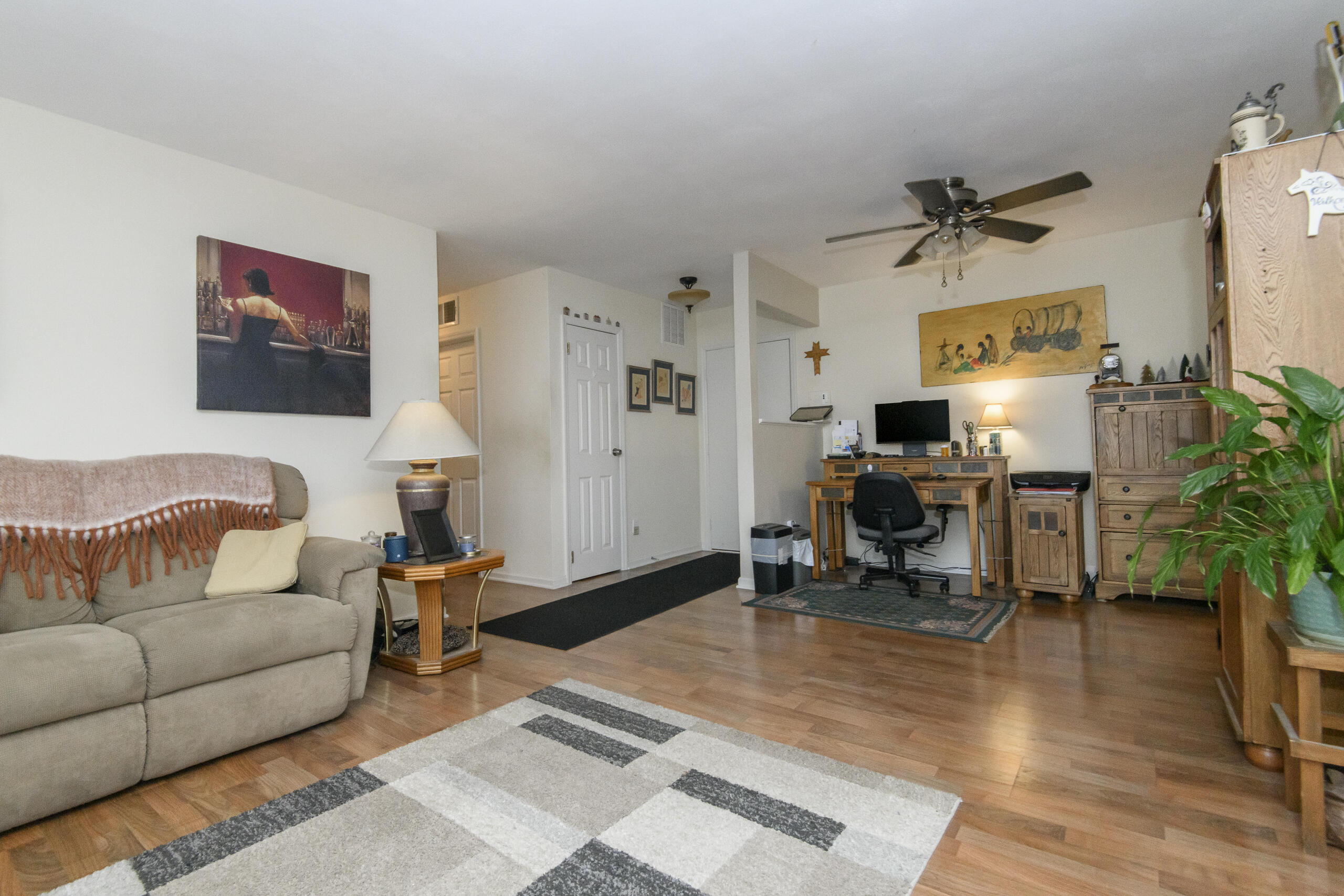 323 Riverview Drive Delafield, WI 53018 - Photo 6 of 36 Front Entry