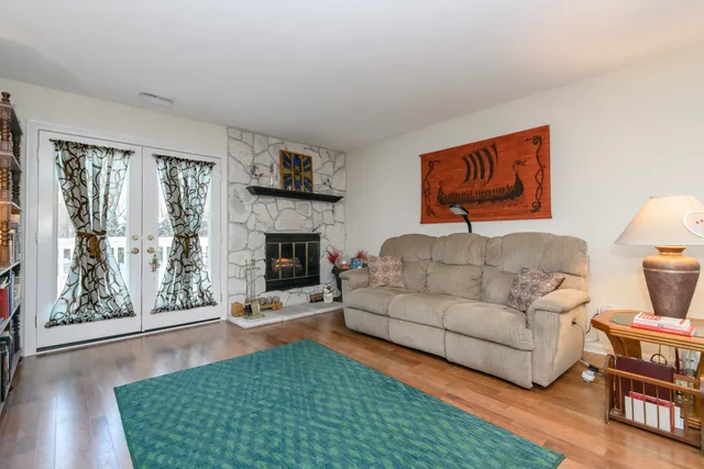 $315,000 | 323 Riverview Drive, Delafield, WI 53018