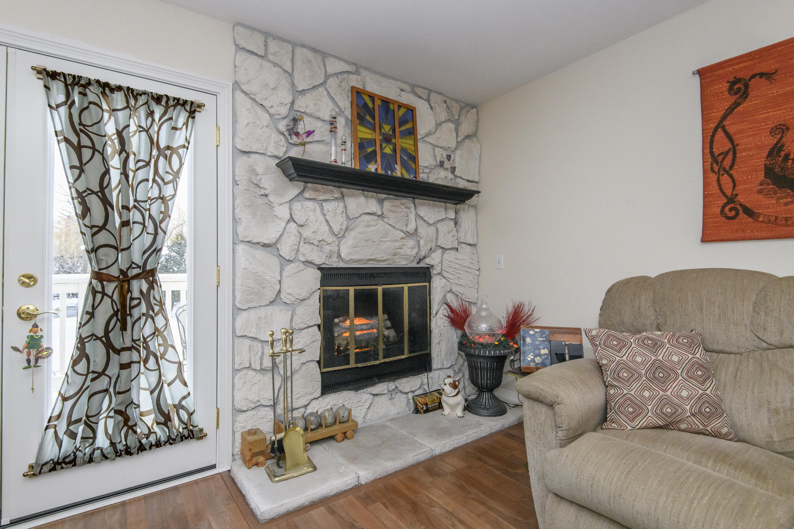 323 Riverview Drive, Unit 4 Delafield, WI 53018 - Photo 8 of 36 Stone wall NFP
