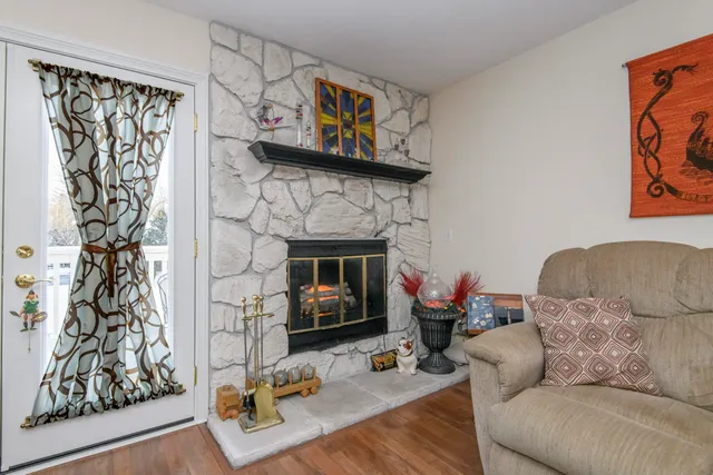 $315,000 | 323 Riverview Drive, Delafield, WI 53018