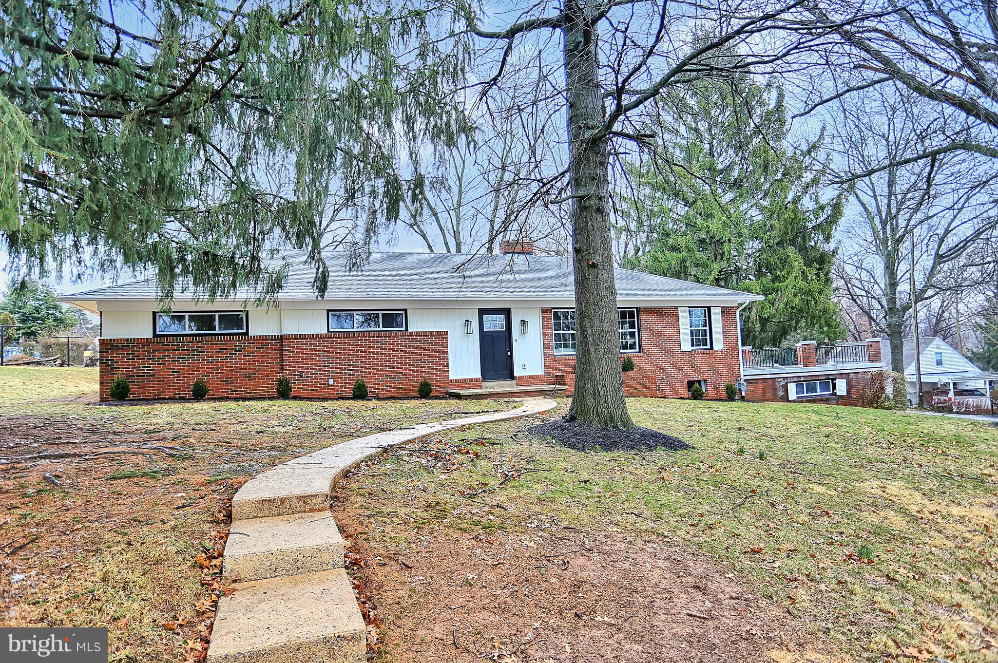 1295 Crescent Road York, PA 17402 - Photo 1 of 7 Gallery Image 1