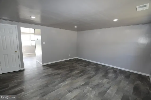 en empty room with wooden floor