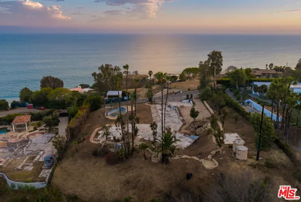 $2,795,000 | 22560 Carbon Mesa Road, Malibu, CA 90265