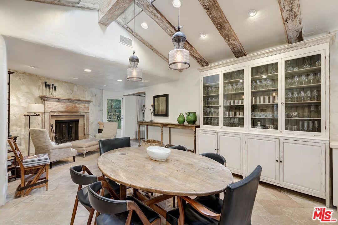 1525 Old Oak Road Los Angeles, CA 90049 - Photo 19 of 33