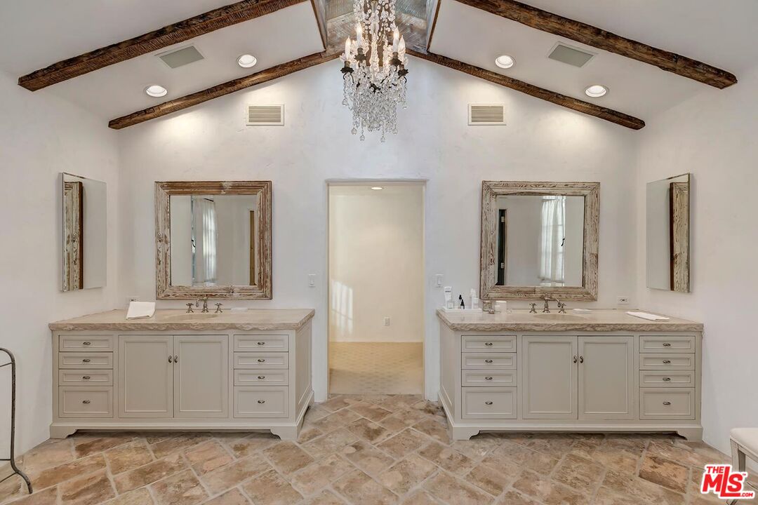 1525 Old Oak Road Los Angeles, CA 90049 - Photo 27 of 33