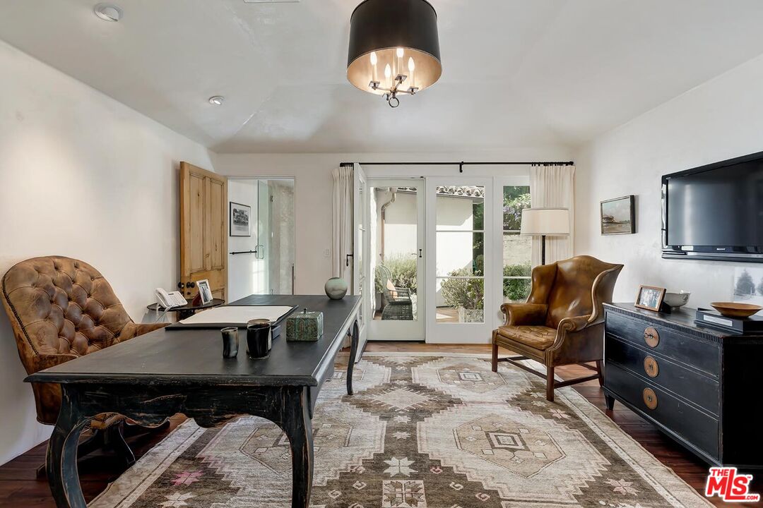 1525 Old Oak Road Los Angeles, CA 90049 - Photo 28 of 33