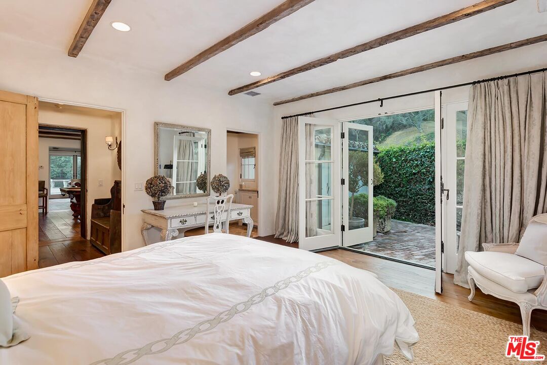 1525 Old Oak Road Los Angeles, CA 90049 - Photo 31 of 33