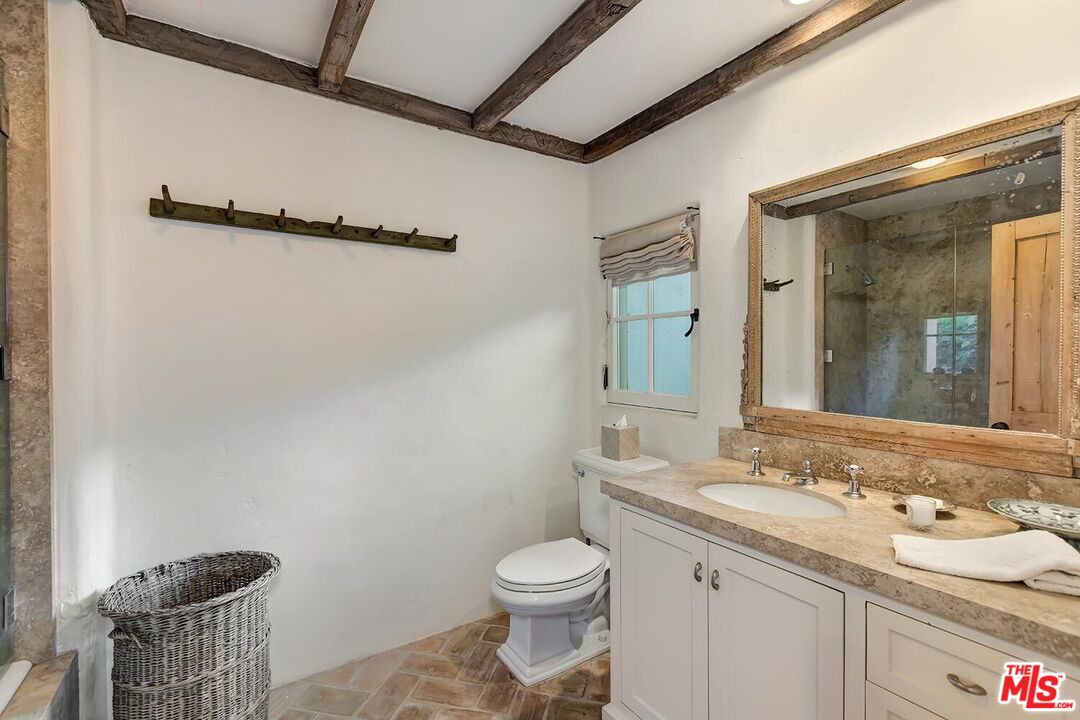 1525 Old Oak Road Los Angeles, CA 90049 - Photo 32 of 33