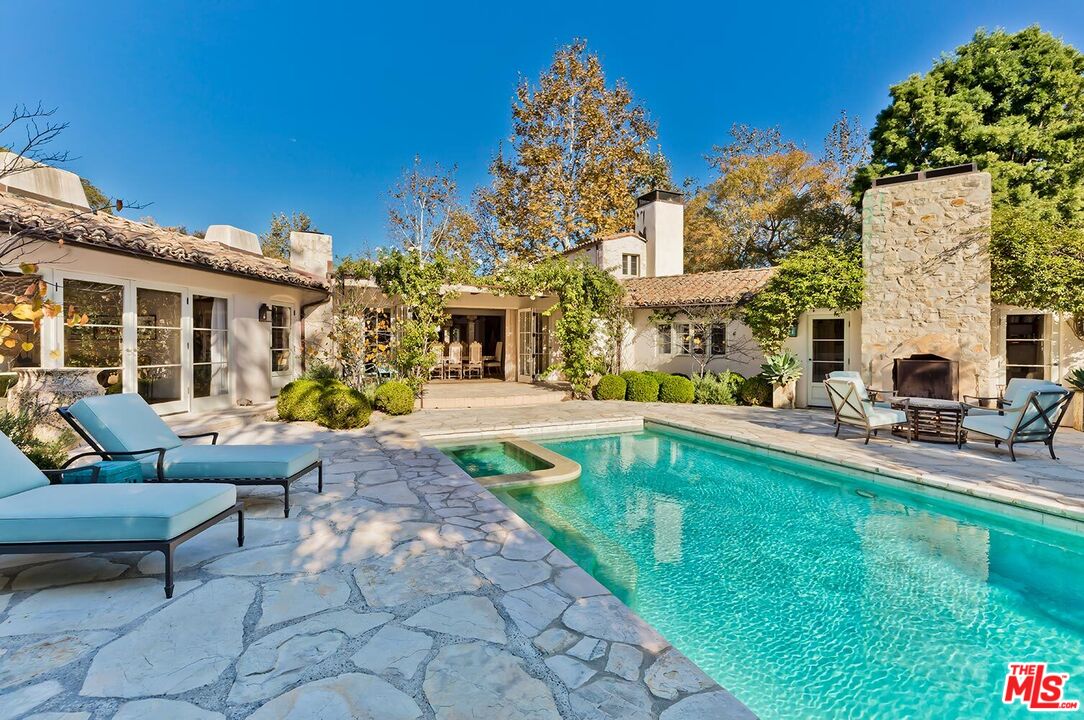 1525 Old Oak Road Los Angeles, CA 90049 - Photo 10 of 33