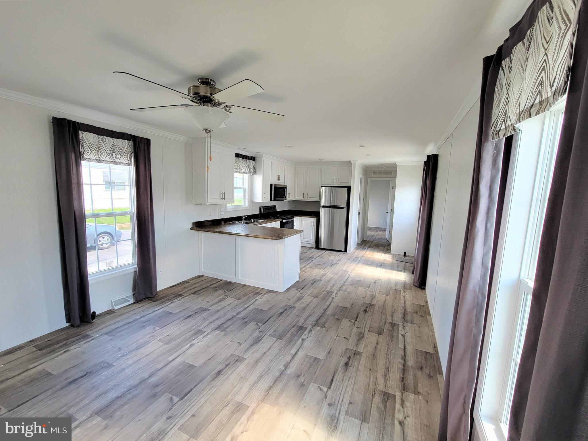 19 Valley View Road Birdsboro, PA 19508 - Photo 11 of 28 LIVING ROOM