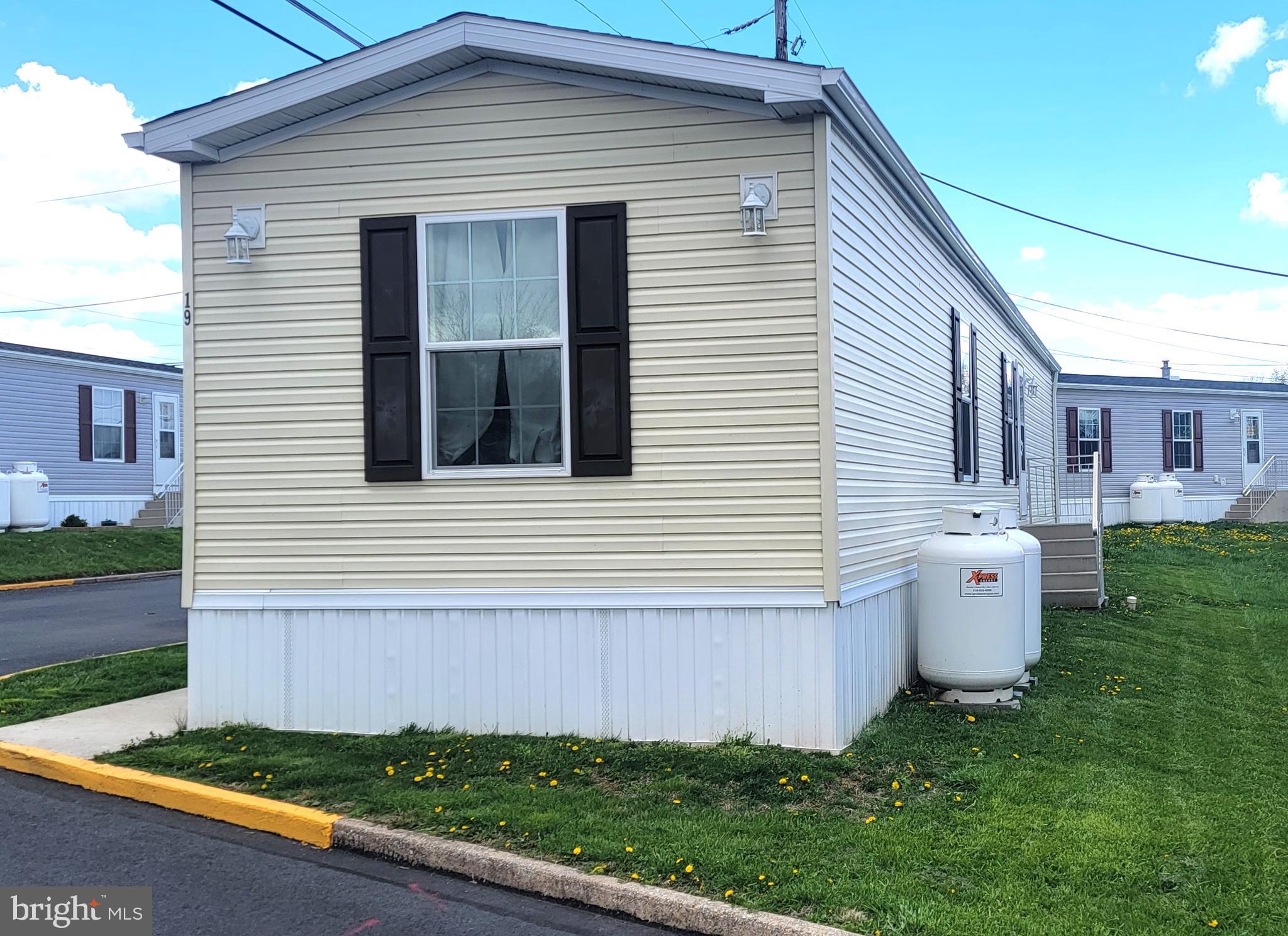 19 Valley View Road Birdsboro, PA 19508 - Photo 3 of 28 SIDE/BACK