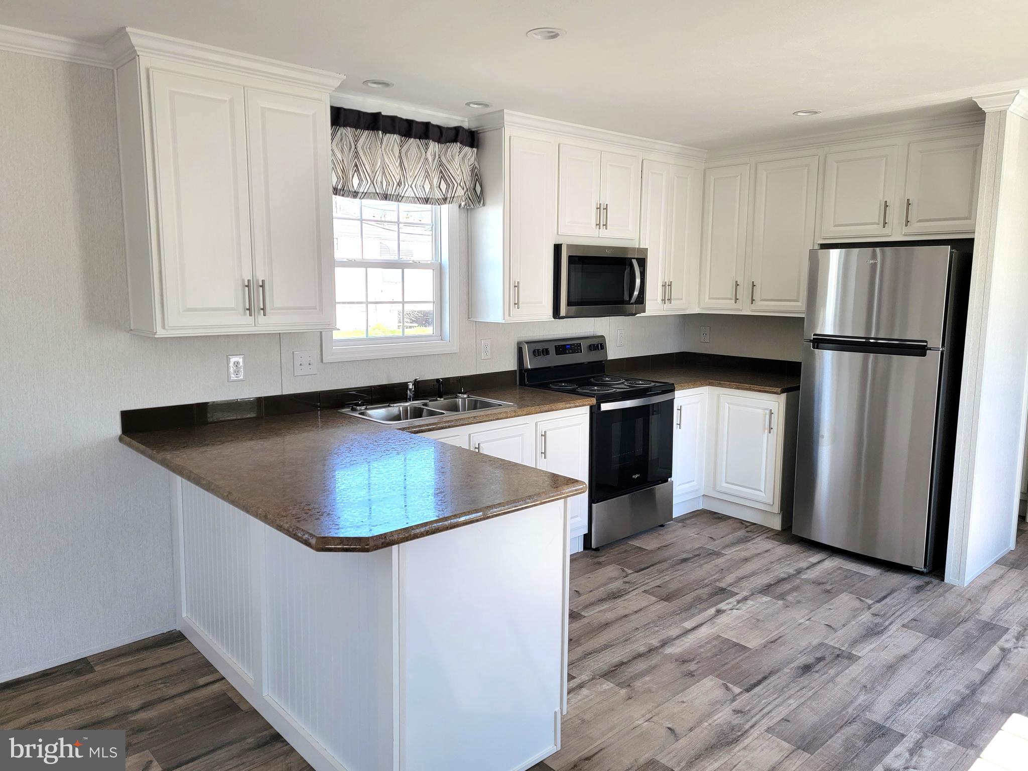 19 Valley View Road Birdsboro, PA 19508 - Photo 5 of 28 KITCHEN (WHIRLPOOL FRIDGE)