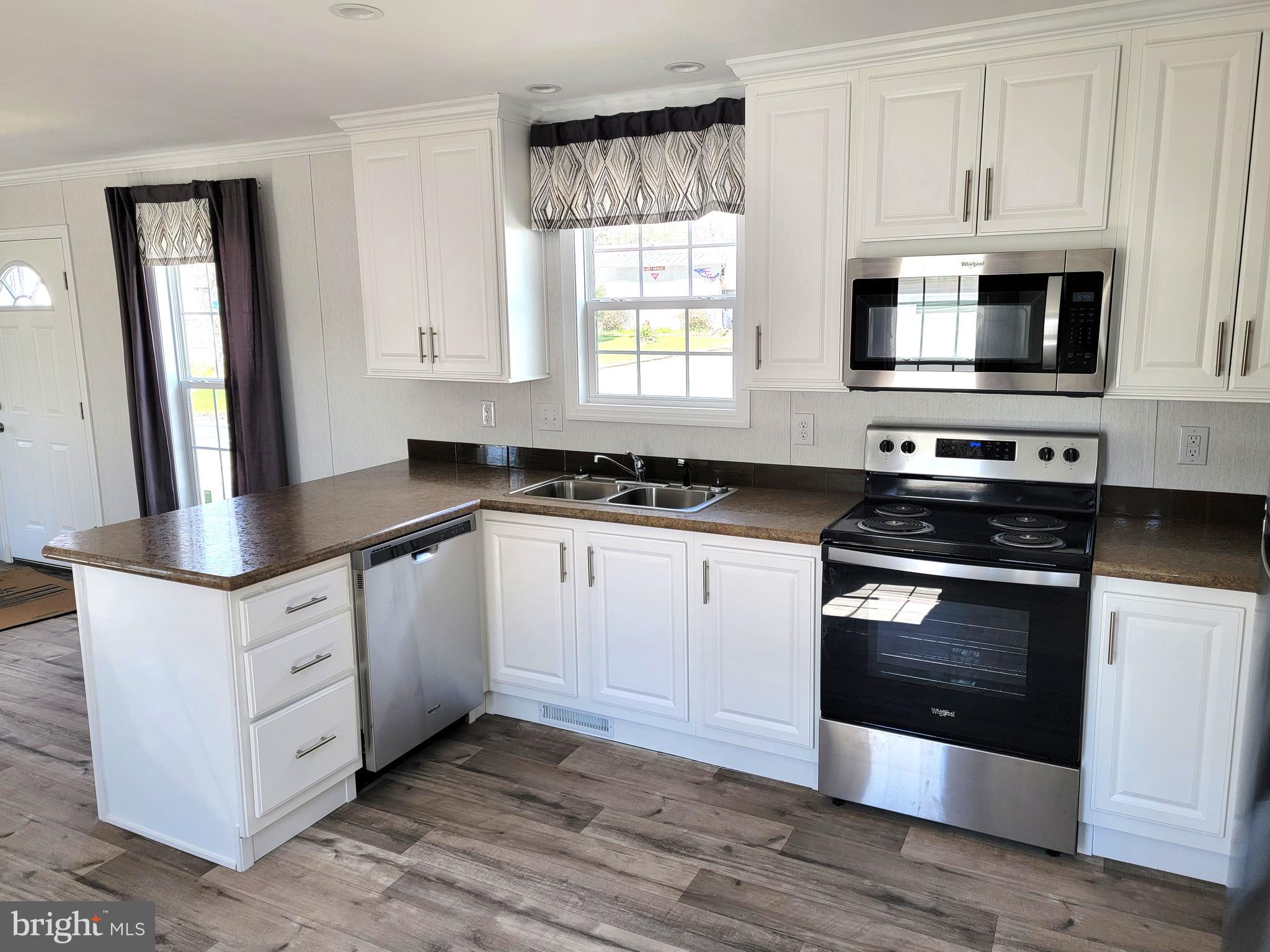 19 Valley View Road Birdsboro, PA 19508 - Photo 6 of 28 DISHWASHER, STOVE, MICROWAVE (WHIRLPOOL)