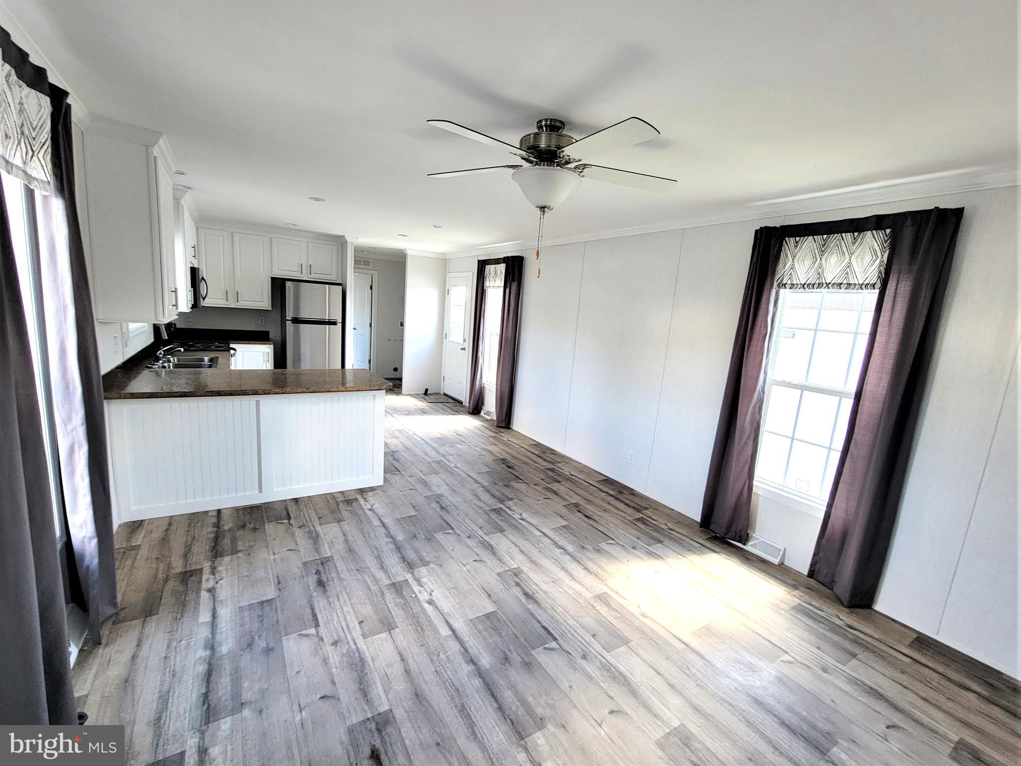 19 Valley View Road Birdsboro, PA 19508 - Photo 9 of 28 LIVING ROOM