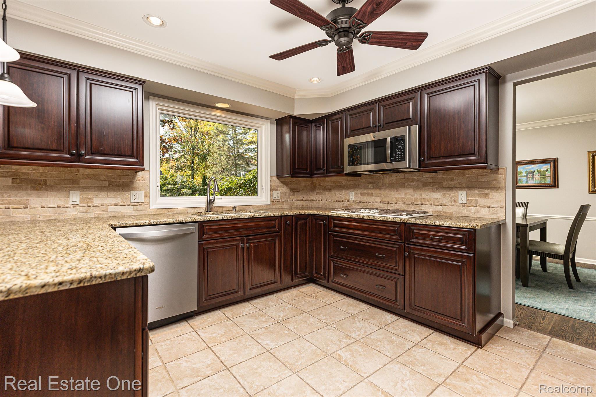 11700 Raintree Court Utica, MI 48315 - Photo 6 of 35 A chef's dreamy kitchen with LaFata cabinetry