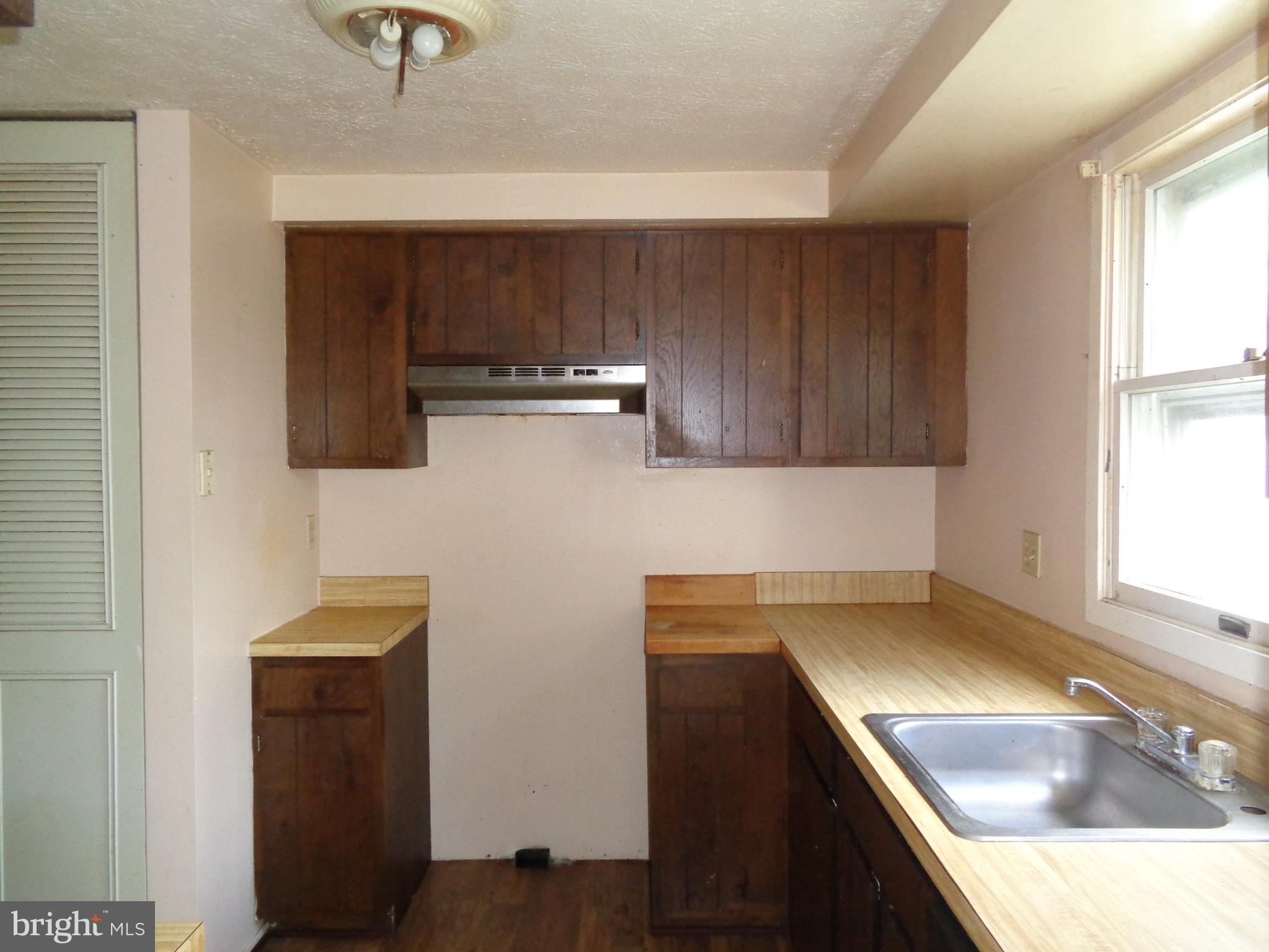 131 Stonegate Drive Frederick, MD 21702 - Photo 7 of 19 Kitchen