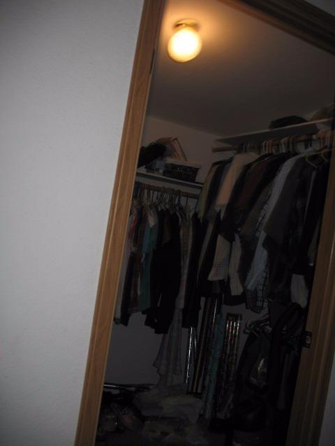 580 Raven Road Central Point, OR 97502 - Photo 13 of 17 a view of walk in closet