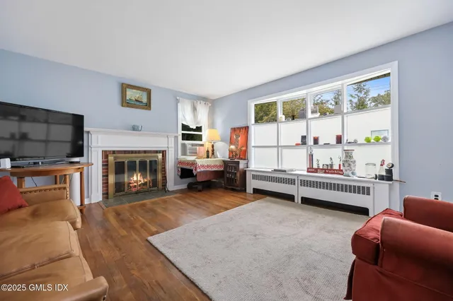 $1,165,000 | 8 Reynolds Place, Greenwich, CT 06831