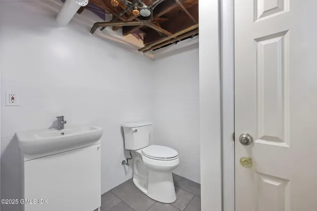 $1,165,000 | 8 Reynolds Place, Greenwich, CT 06831