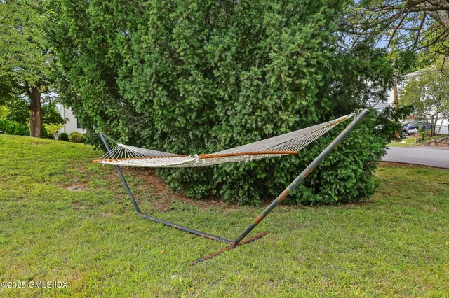 $1,165,000 | 8 Reynolds Place, Greenwich, CT 06831