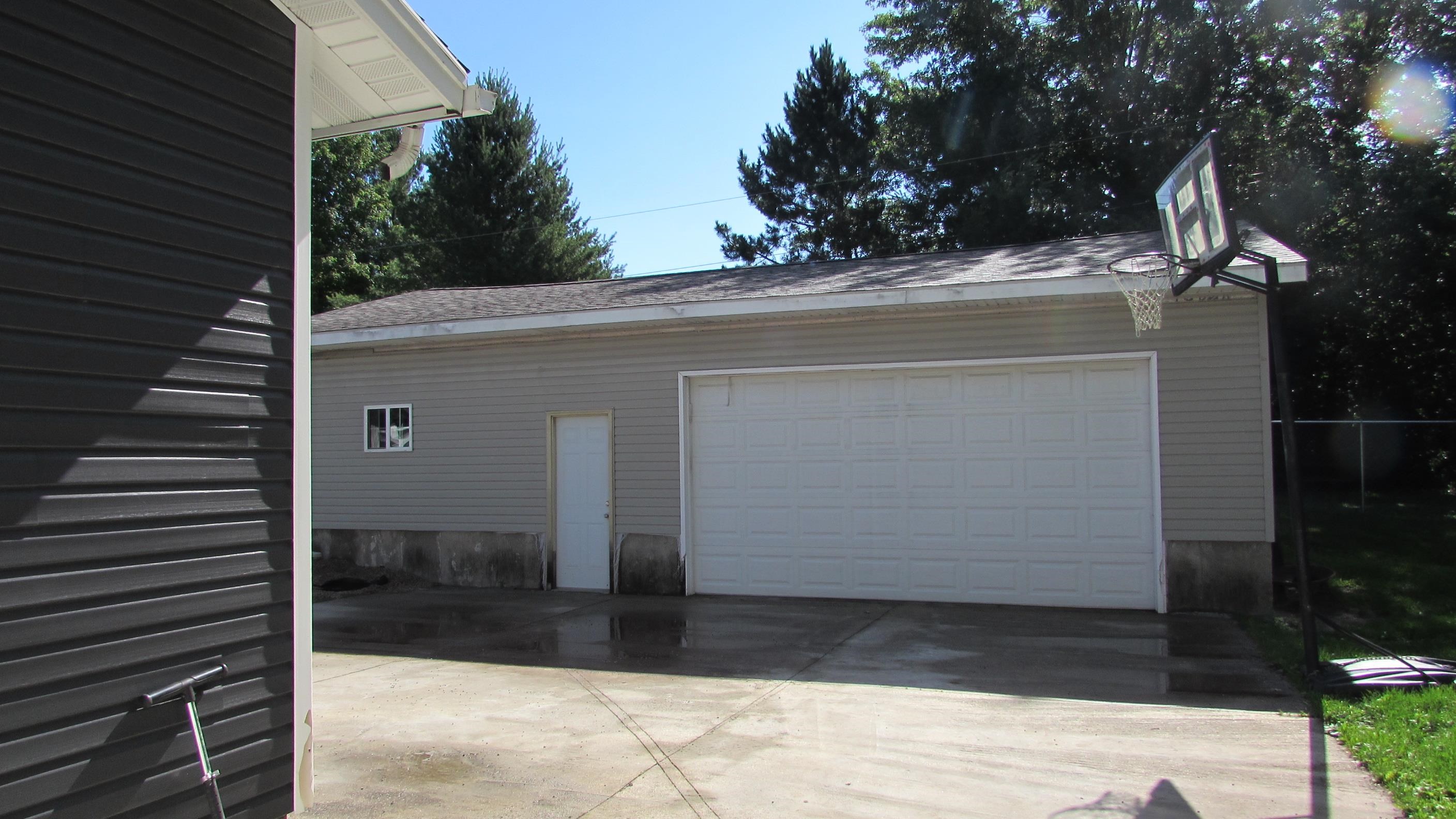 2387 S Park Beloit, WI 53511 - Photo 21 of 30